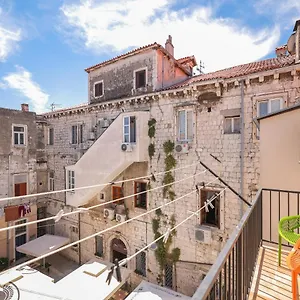 Appartement Two Bedroom In Center Igor, Zadar