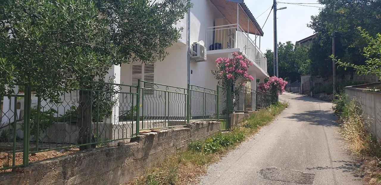 Babaloo Beach Apartments Gornji Karin